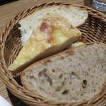 ポワンタージュ - スープ＆キッシュ プレートのパン