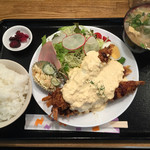 ごはんカフェ きなこ - 2016.3.5　新メニューの数量限定！有頭海老フライ定食 900円(税込)味噌汁を100円アップで新作の豚汁に。
      