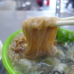顔家蚵仔麺線 - 細くても、たっぷり煮こんで溶けない強さがあります。