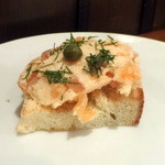 アベス - スモークサーモンムースのカナッペ（ハーフサイズ）850円