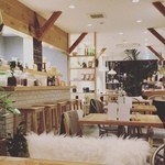 Esras.Cafe - 1番奥から見た店内