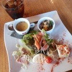 イタリアンダイニングカフェ　チィーボ - ciboランチ＊前菜とドリンク
