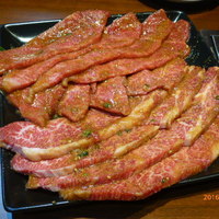 焼肉 大貫 - （上から）イチボ、ランプ、肩ロース芯