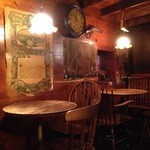 屋根裏 貘 - ココの左に 人形が有ります 