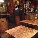 屋根裏 貘 - シヴい店内