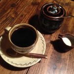 屋根裏 貘 - モカ＾Q＾