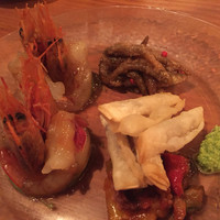 魚China YO - お薦め前菜盛合わせ 酔い海老,白身魚ワンタン包み菜の花ソース,ワカサギの揚げ物黒酢ソース
