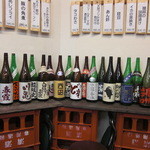 角打ちわかさや - ドリンク写真:日本酒は常時30種類以上飲めます
