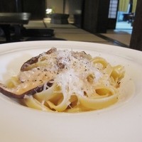 灯りの食邸 コカジヤ - チーズと椎茸のパスタ