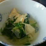 Shokujidokoroshunsaian - 湯葉と水菜のお浸し。こちらもアッサリ風味で素材の味を感じられ美味しい。