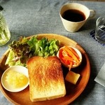 トーストセット￥700にプラス￥50でジャムをつけて