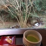 白雲荘 - チェックイン時のお薄と茶菓のおもてなしはこのスペースで