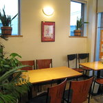 万寿庵 - テーブル席も人気です