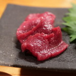 石臼挽き手打 蕎楽亭 - 会津の馬刺し「モモ刺身」