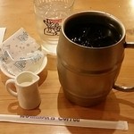 コメダ珈琲店 - たっぷりアイスコーヒー（豆菓子付）520円