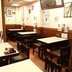 浅草名代らーめん 与ろゐ屋 - ２階のテーブル席です。団体様でもご利用頂けます。