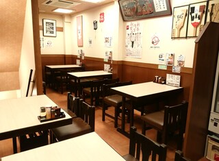 Asakusa Ramen Yoroiya - ２階のテーブル席です。団体様でもご利用頂けます。