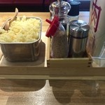 自家製さぬきうどんと肉 甚三 - 卓上