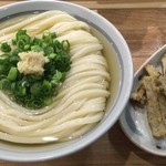 自家製さぬきうどんと肉 甚三 - かけ（冷） + 野菜天（ごぼう天）