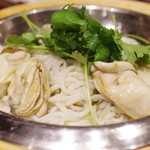 蓮香 - カキと丸ビーフン セリホンの漬物風味煮込み