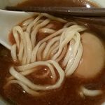 濃厚魚介らぅ麺 純 - 濃厚なスープと麺がしっかり絡む