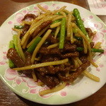台北苑 - 牛肉とニンニクの芽炒め：302円