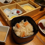 まる屋 - 朝から蟹の炊き込みご飯