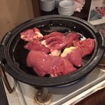 肝屋　嘉正亭　みその - 愛知県三河鶏レバーのどて味噌焼(火入れ前)