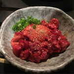 焼肉 にくなべ屋 神戸びいどろ - 牛タンのユッケ ￥1058