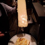 ヴィノフルート - ラクレットオーブンで蕩けたチーズ