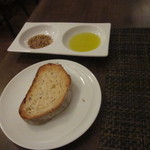 サラマンジェ ド ヨシノ - 2016.２再訪　以下11枚
      もはや定番となったデュカ（エジプト塩）とオリーブオイル、パン