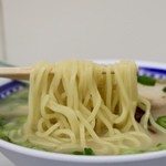 くろいわラーメン - 麺リフト