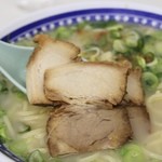 くろいわラーメン - 薄くて硬いチャーシュー