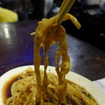 富覇王猪脚 - 日本のラーメン屋でも最近お目にかかる、長い穂先メンマですね。