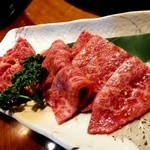 肉家 串八 - ミスジ（アップで）