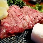 肉家 串八 - 厚切りタン（Up）