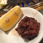 焼肉ハウス 牛わか - 上カルビ塩はレモン搾って