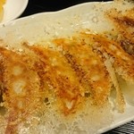 はらぺこ食堂 肉餃子・麻婆 タニグチ - ハネ付き肉餃子