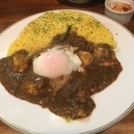 カレーの店 マボロシ - チキン大盛り＋半熟卵