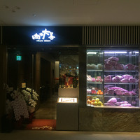 肉や大善 大名古屋ビルヂング店 - お店の前！ショーケースは相変わらず圧巻ですね♪