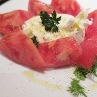 ルバーブ 大名古屋ビルヂング店 - フレッシュチーズとトマトのサラダ