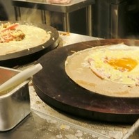ルバーブ 大名古屋ビルヂング店 - ガレットを焼いています