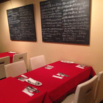 アブラッチオ - 真紅のテーブルクロスが素敵
