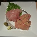 鶏けん - 「レバー刺し」と「とり刺し」
