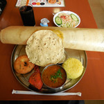 Supaisumajikkukarukatta - ...HOLIDAY SPECIAL LUNCH「C（12
      50円）」、南インド・モノはレア！ドーザの中の具が好き！