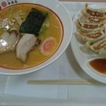 幸楽苑 イオン仙台店 - 再訪問で注文した味噌ラーメンと餃子。