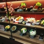 和食めん処　彦兵衛 - 店舗入口横のショーケース
