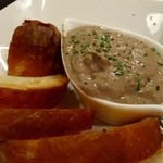 焼鳥バル 鳥処 - 白レバーパテ