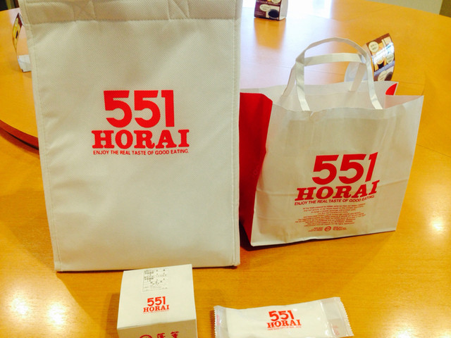 やっぱり大阪のお土産は551で決まり まぁココ滋賀だけど ヾ E By しげっち 551蓬莱 大津sa 上り 店 大津 肉まん 中華まん 食べログ