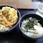 ゆで太郎 - 温玉とろろ丼セット　550円　クーポンでかき揚げ